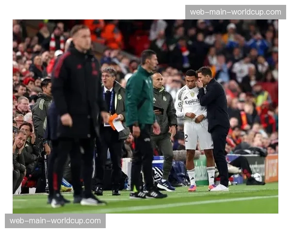 更衣室故事:雷恩队长在失利后召集全队,强调对教练战术安排的信任 更衣室故事:雷恩队长在失利后召集全队,强调对教练战术安排的信任