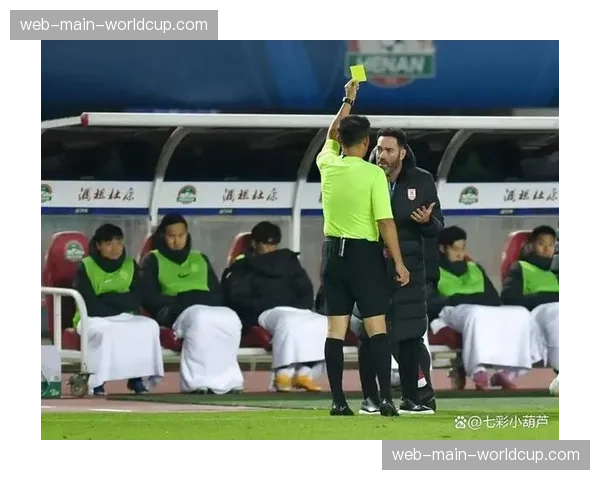 现场:河南主场航海体育场推出特色助威TIFO,致敬建队三十周年 现场:河南主场航海体育场推出特色助威TIFO,致敬建队三十周年