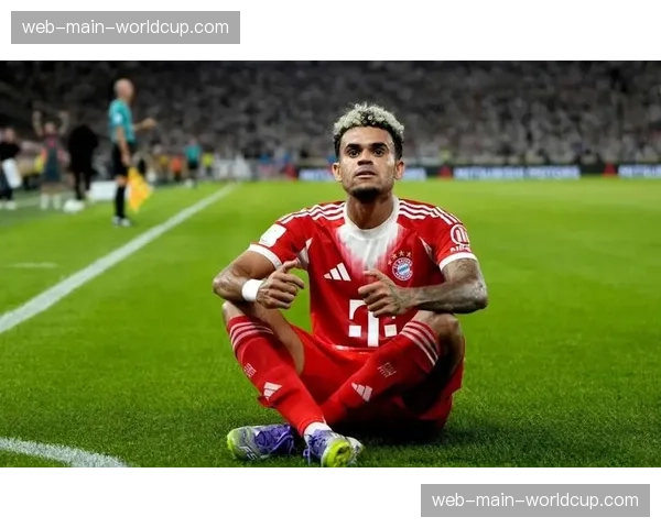 即时：基米希边路抢断后传中，凯恩头球破门，拜仁反超比分