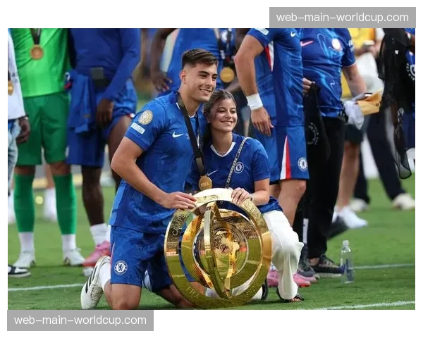 罗马诺:切尔西有意里尔中卫约罗,但球员倾向留队至2027 罗马诺:切尔西有意里尔中卫约罗,但球员倾向留队至2027